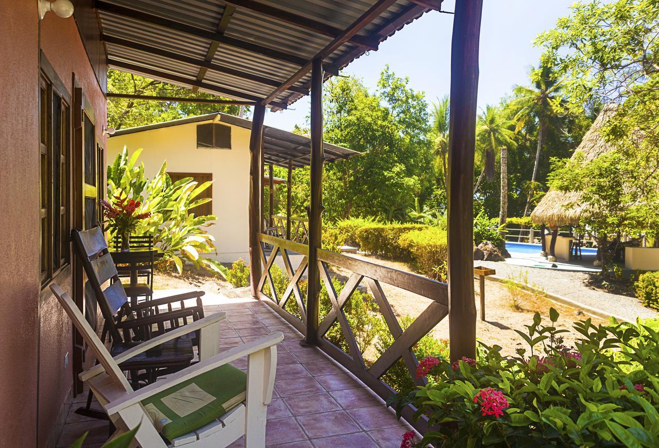Coconut Grove Oceanfront Cottages Dominical Exterior foto